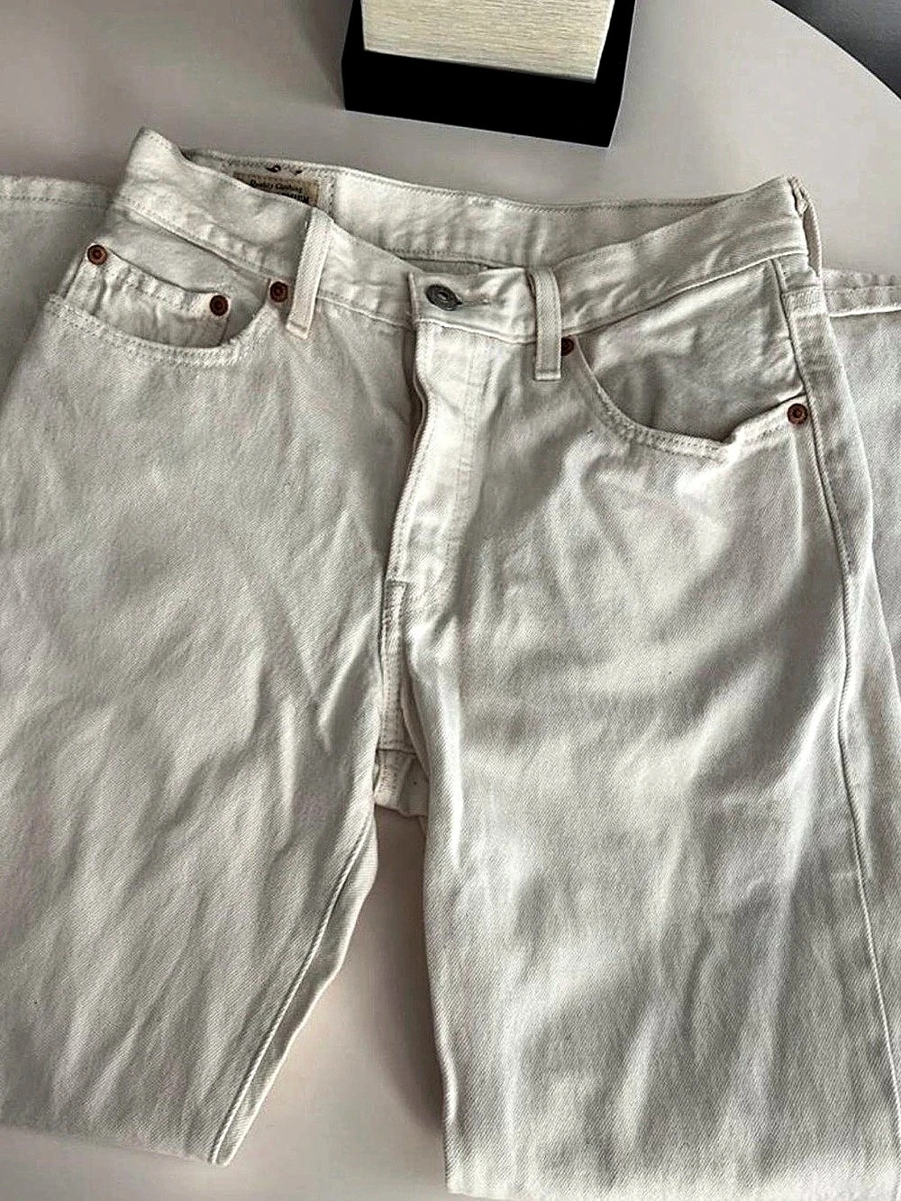 Levi's 501 Women's Straight Leg Jeans in White Like New - Size 26